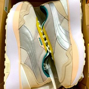 New in box PUMA sneaker tennis shoe cruise rider white sea foam green silver